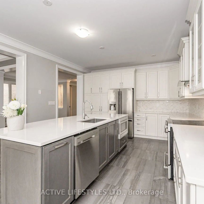 Detached Home For Lease | W9250779 - Photo 1