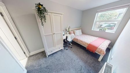2 bedroom flat to rent - Photo 4