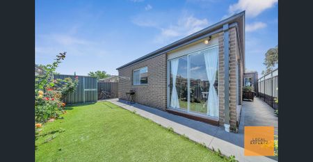 Modern Family Comfort in a Prime Location of Tarneit! - Photo 2