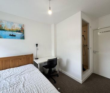 1 bedroom in a house share to rent - Photo 3