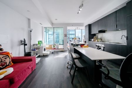 For Lease - 5 St. Joseph Street Unit# 3704, Toronto, Ontario - Photo 2