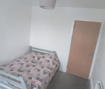 Room in a Shared Flat, New Devonshire Square, M7 - Photo 5