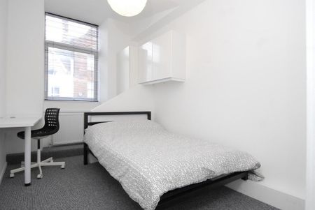 3 bedroom flat to rent - Photo 3