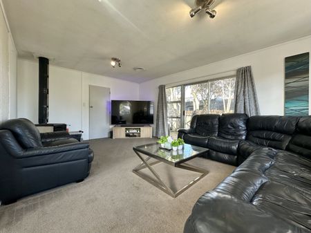 3-Bedroom Home in Upper Hutt - Photo 4