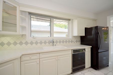 For Lease - 1144 Sarta Road Unit# Upper, Oakville, Ontario - Photo 2
