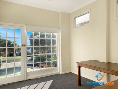 Charming and Peaceful 3-Bedroom Home in the heart of Duncraig! - Photo 3