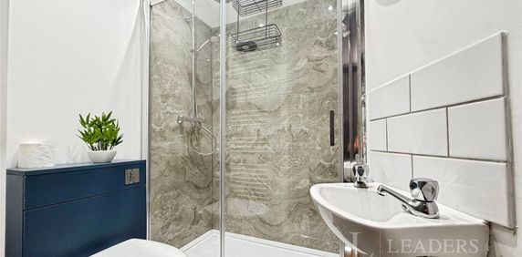 house to rent Gilbert Avenue, Tividale, Oldbury, West Midlands, B69 - Photo 2