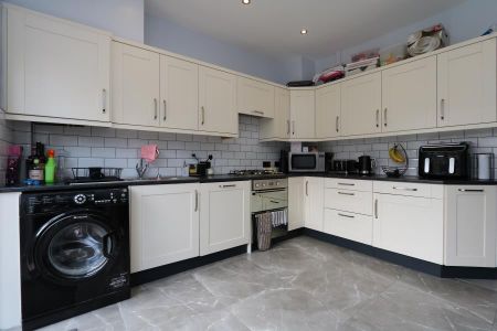 Gladstone Road, Surbiton, KT6 - Photo 2