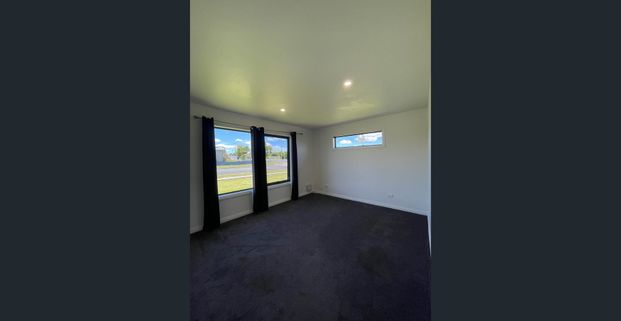 Corner-Block Comfort in the Heart of Deloraine - Photo 1