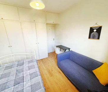 Meville Court Room 1 room 2 Room 3 - Photo 1