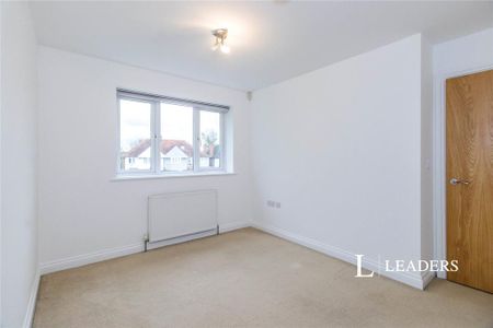 5 bedroom semi-detached house to rent - Photo 3