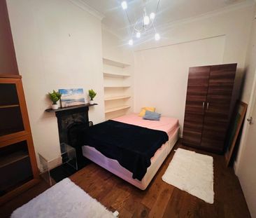 Room in a Shared House, With Garden And Jacuzzi, SW18 - Photo 6