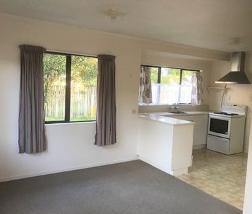 This is a very tidy easy-care home, features three double bedrooms,... - Photo 1