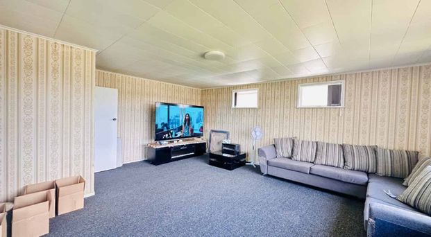 Charming 4-Bedroom Family Home in Mangere – WINZ Welcome - Photo 1