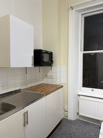 Studio Flat, Castletown Road, W14 - Photo 4