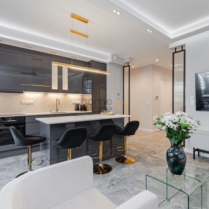 Warszawa, Śródmieście, Grzybowska - Photo 1