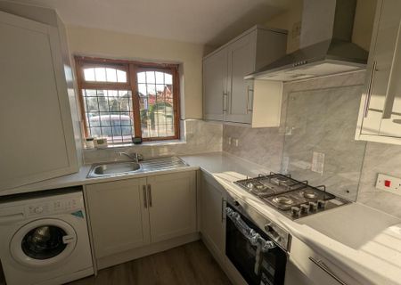 2 bedroom terraced house to rent - Photo 4