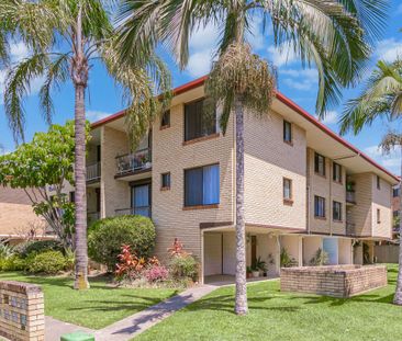 Light, Bright & Modern Unit! - Photo 4