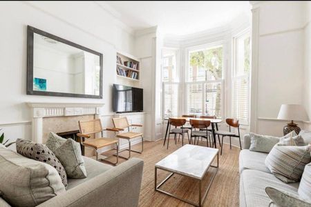 3 Bed Flat, Warwick Avenue, W9 - Photo 3