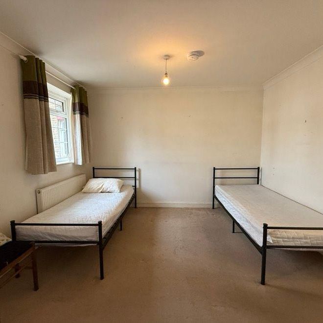 4 bedroom terraced house to rent - Photo 1