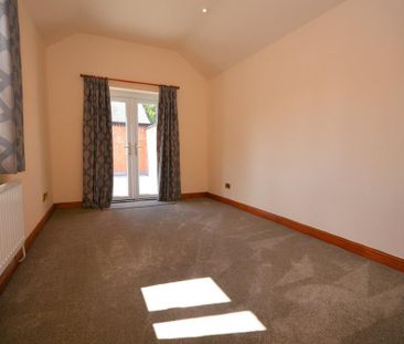 2 bedroom semi-detached house to rent - Photo 2