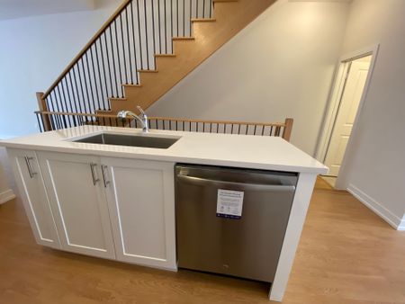 For Lease - 68 Stauffer Crescent, Markham, Ontario - Photo 2