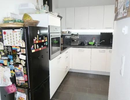 Moderne 2-Zimmer-Wohnung mit großer Sonnenloggia, Aufzug und Rheinblick - Photo 1