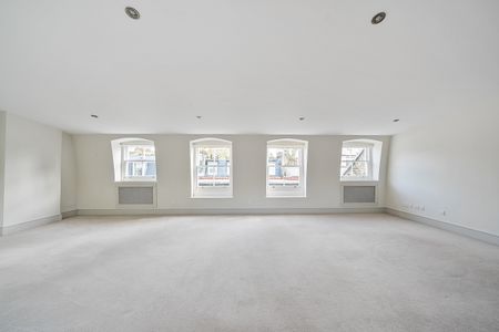 4 bedroom mews to rent - Photo 3