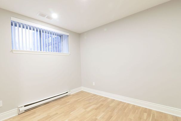 25 Avenue des Pins O, Montréal, QC - Photo 1