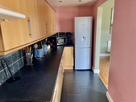 3 bedroom terraced house to rent - Photo 5