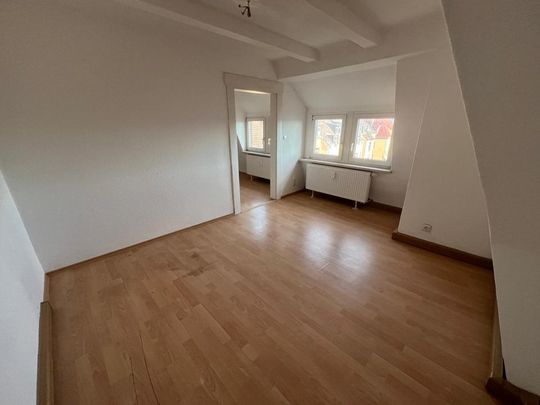 Zentrale 4-Zimmer-Wohnung mit Dachgeschosszimmern in Hof - Foto 1