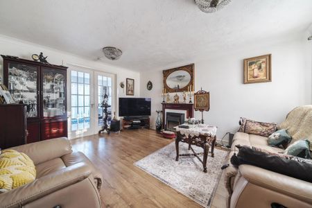 3 bedroom semi-detached house to rent - Photo 2