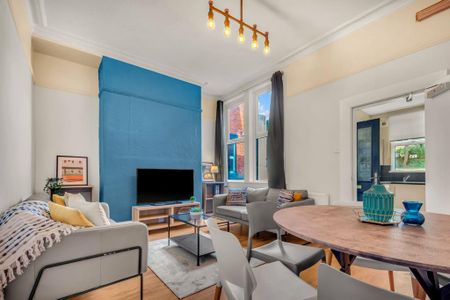 6 bedroom flat to rent - Photo 2