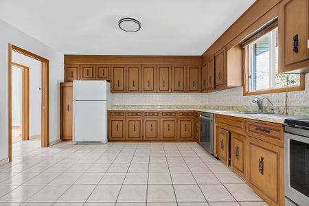 For Lease - 246 Thaler Avenue, Kitchener, Ontario - Photo 4