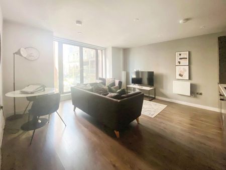 2 bedroom Flat To Let - Photo 2