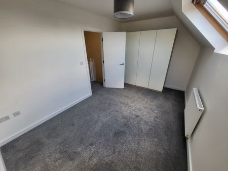 4 Bed Terraced House, Whale Avenue, RG2 - Photo 5