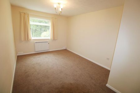 1 bedroom ground floor flat to rent - Photo 2