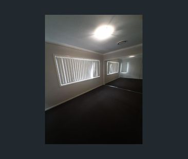 Feature Packed Modern 3 Bedroom Townhouse - Photo 1