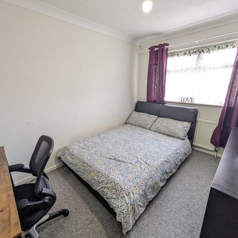 3 bedroom semi-detached house to rent - Photo 1