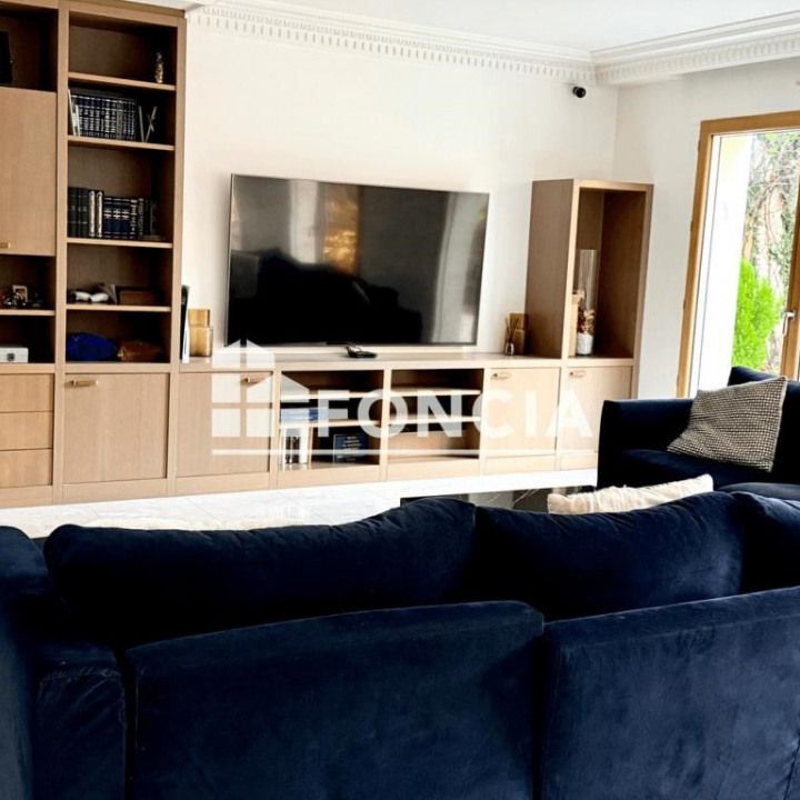 Maison • Buzenval - Photo 1