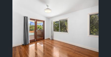 Stunning Family Home with Pool & Separate Studio in Prime Southport Location - Photo 2