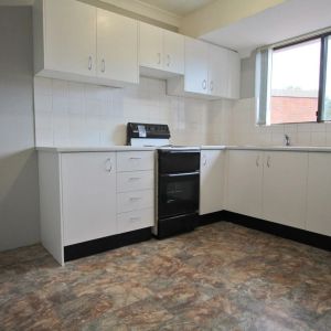 TWO BEDROOM APARTMENT IN GREAT LOCATION! - Photo 3