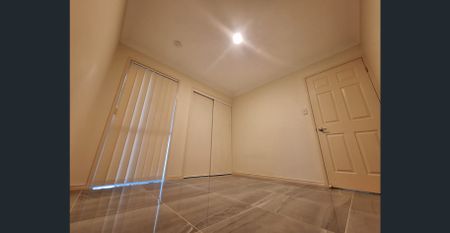 5 Bedroom house with Parent's retreat, ensuite and spa in Upper Coomera Gold Coast. - Photo 3