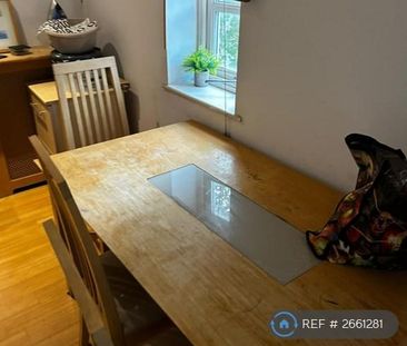 1 bedroom in a house share to rent - Photo 4