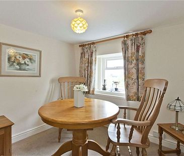 Delightful two bedroom cottage to rent, in the charming village of Bentley - Photo 5