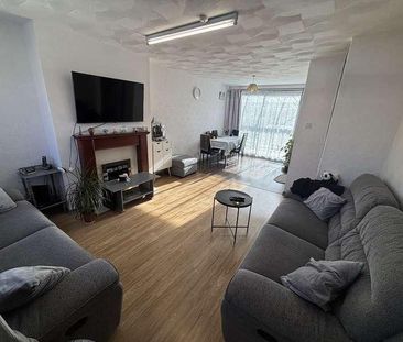 Circuit Lane, Reading, RG30 - Photo 1
