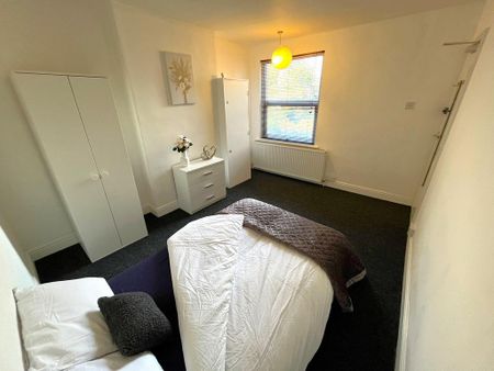 1 bedroom in a house share to rent - Photo 5