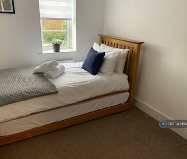 3 bedroom semi-detached house to rent - Photo 2