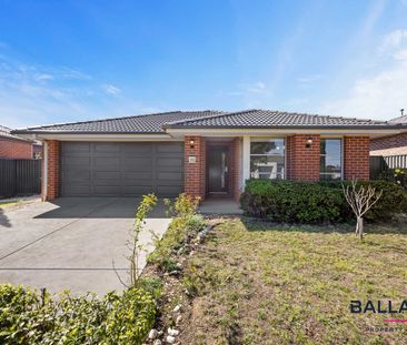 Spacious Three-Bedroom Home with Two Living Areas and Two Bathrooms... - Photo 6