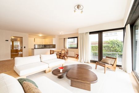 Ruim, ongemeubeld hoekappartement nabij het Albertplein - Photo 2